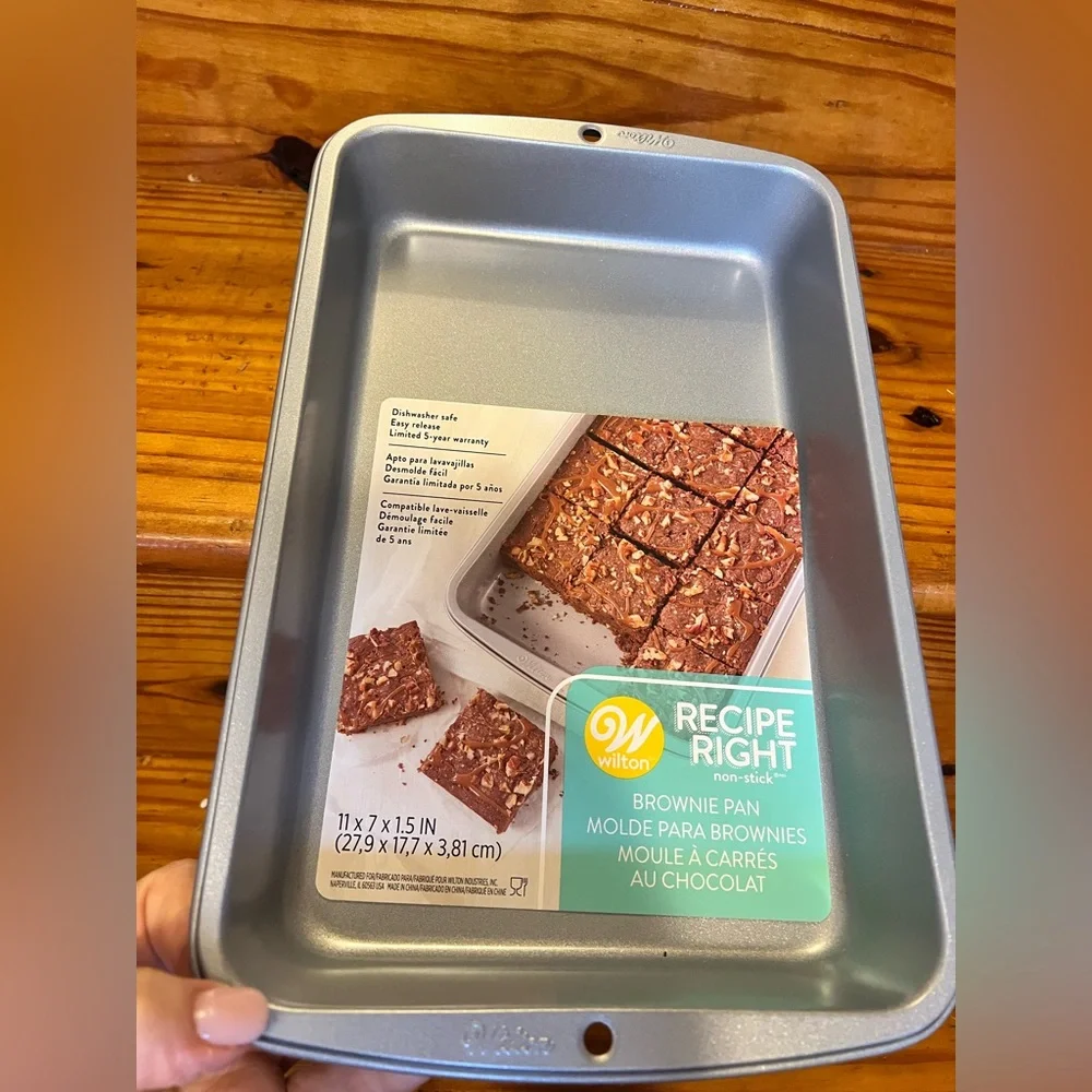Wilton  brownie pan 11”x7”x1.5”